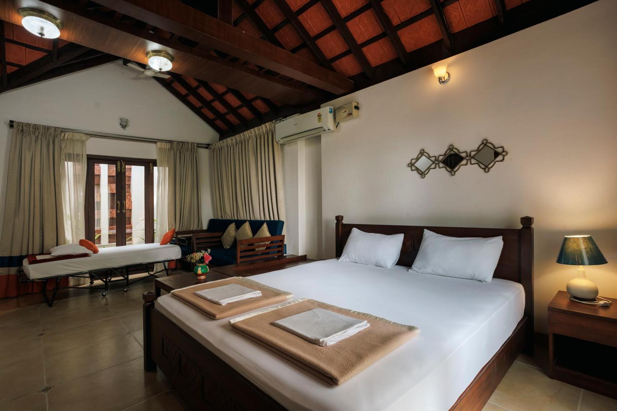 Sai Vishram Beach Resort Bainduru Kültér fotó