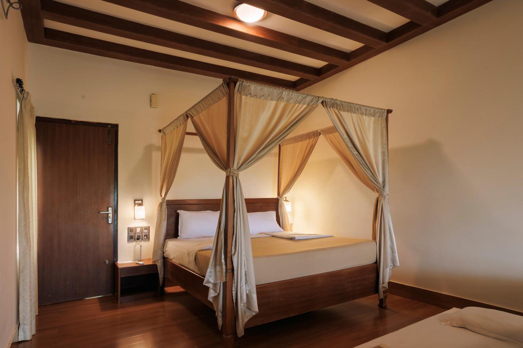 Sai Vishram Beach Resort Bainduru Kültér fotó